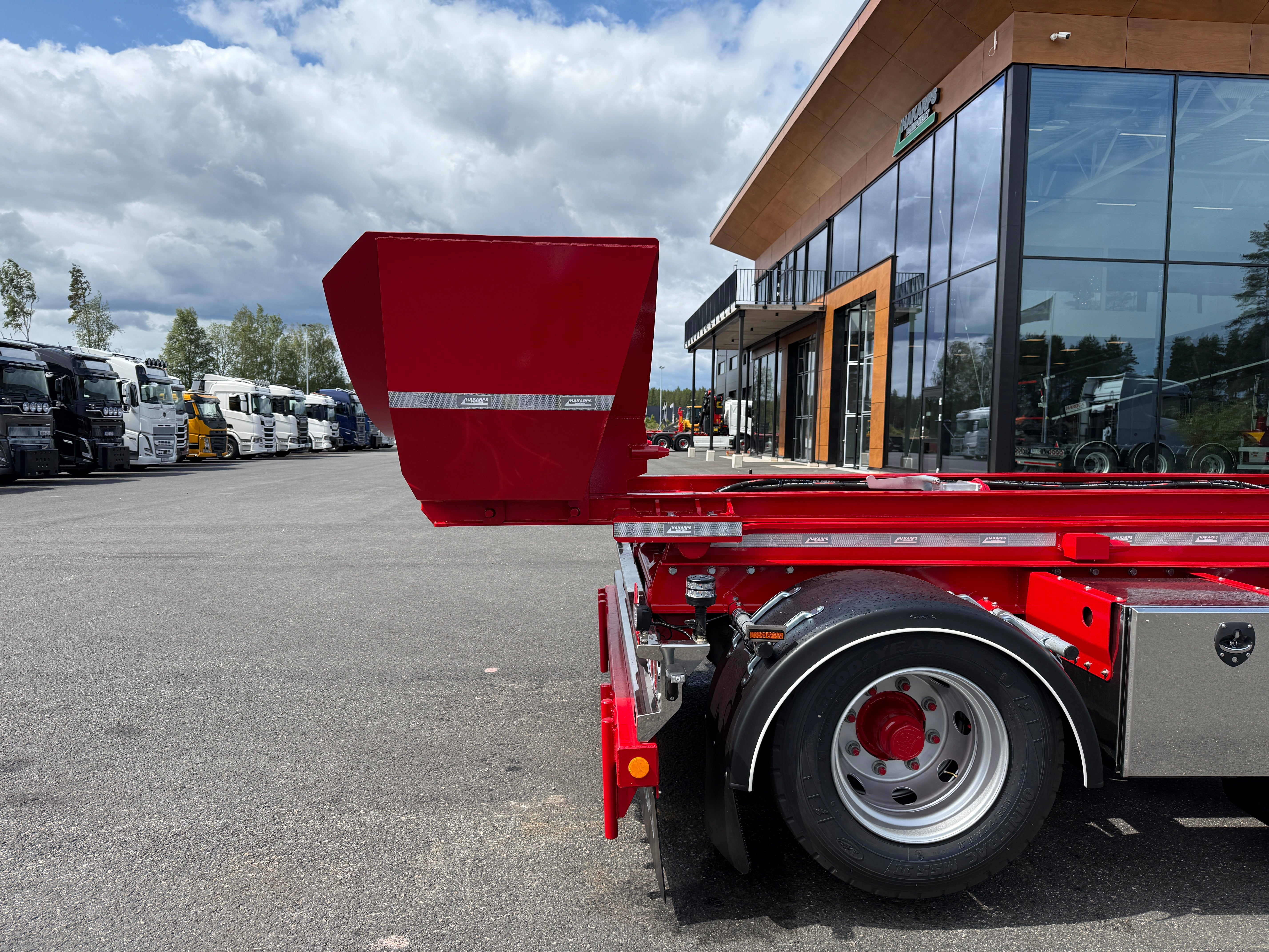 4 axlad 38 tons lastväxlarvagn med tipp, skjutbar boggie och flak