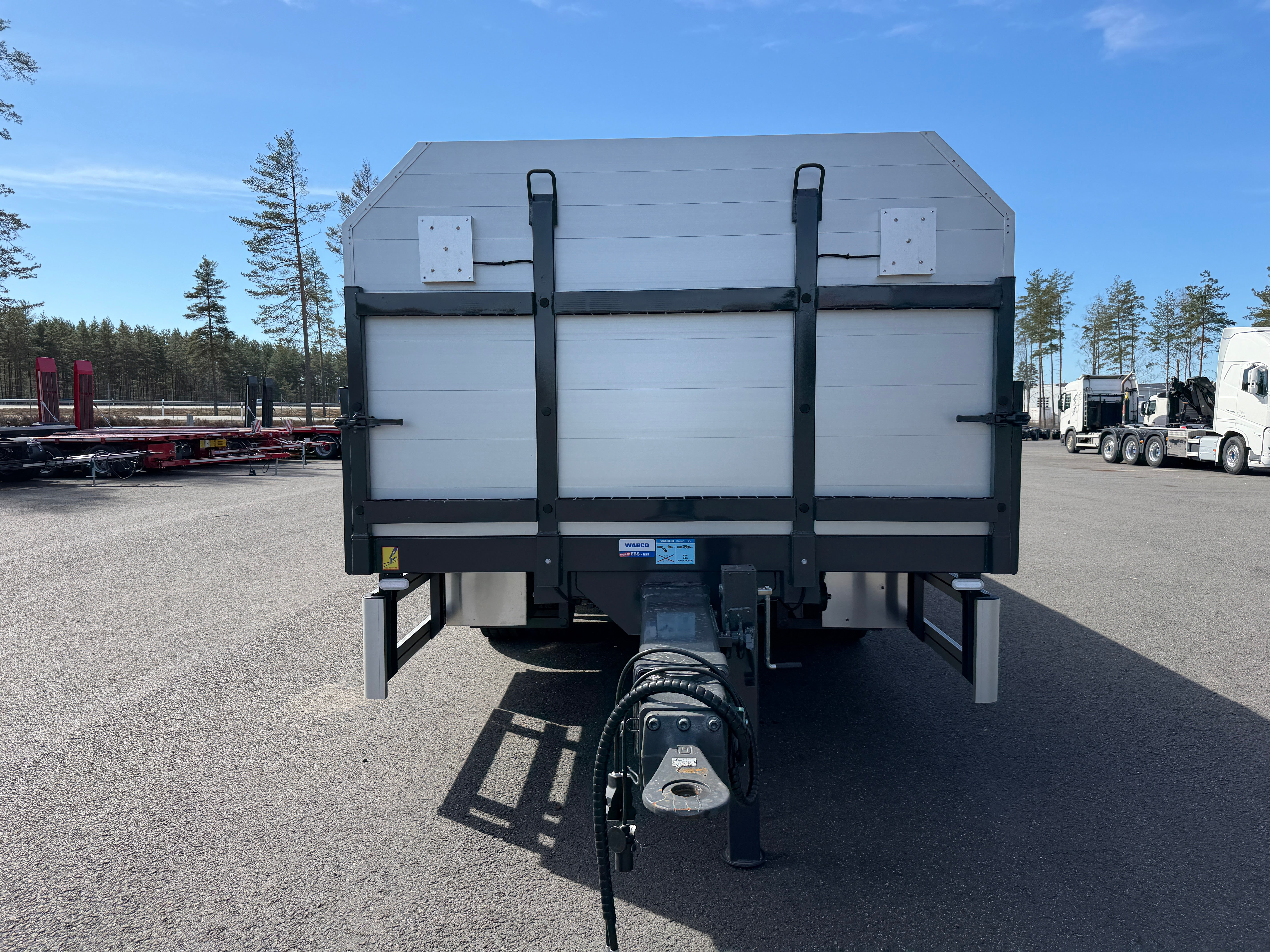 3 axlad 24 tons axlad flakkärra