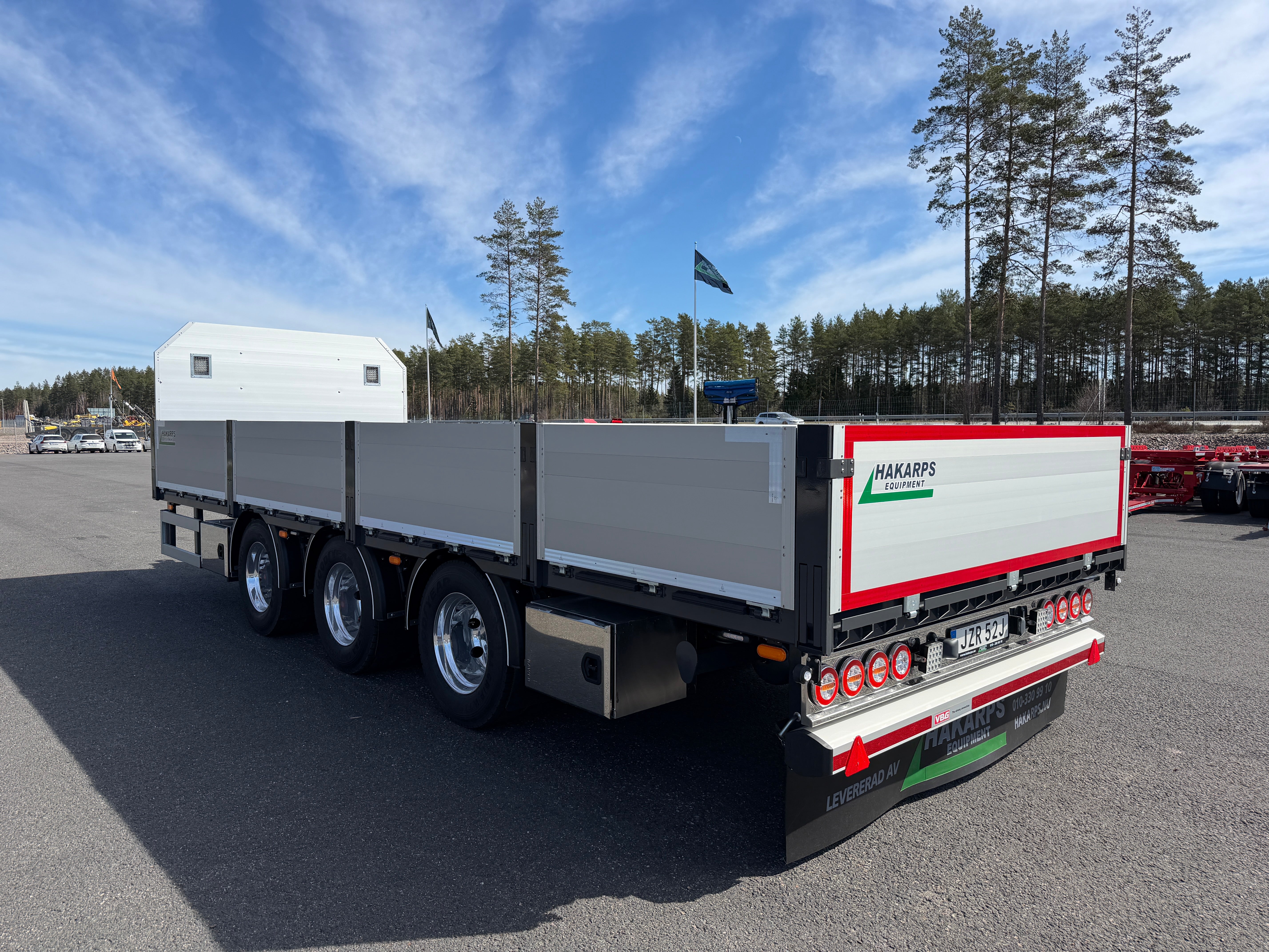 3 axlad 24 tons axlad flakkärra