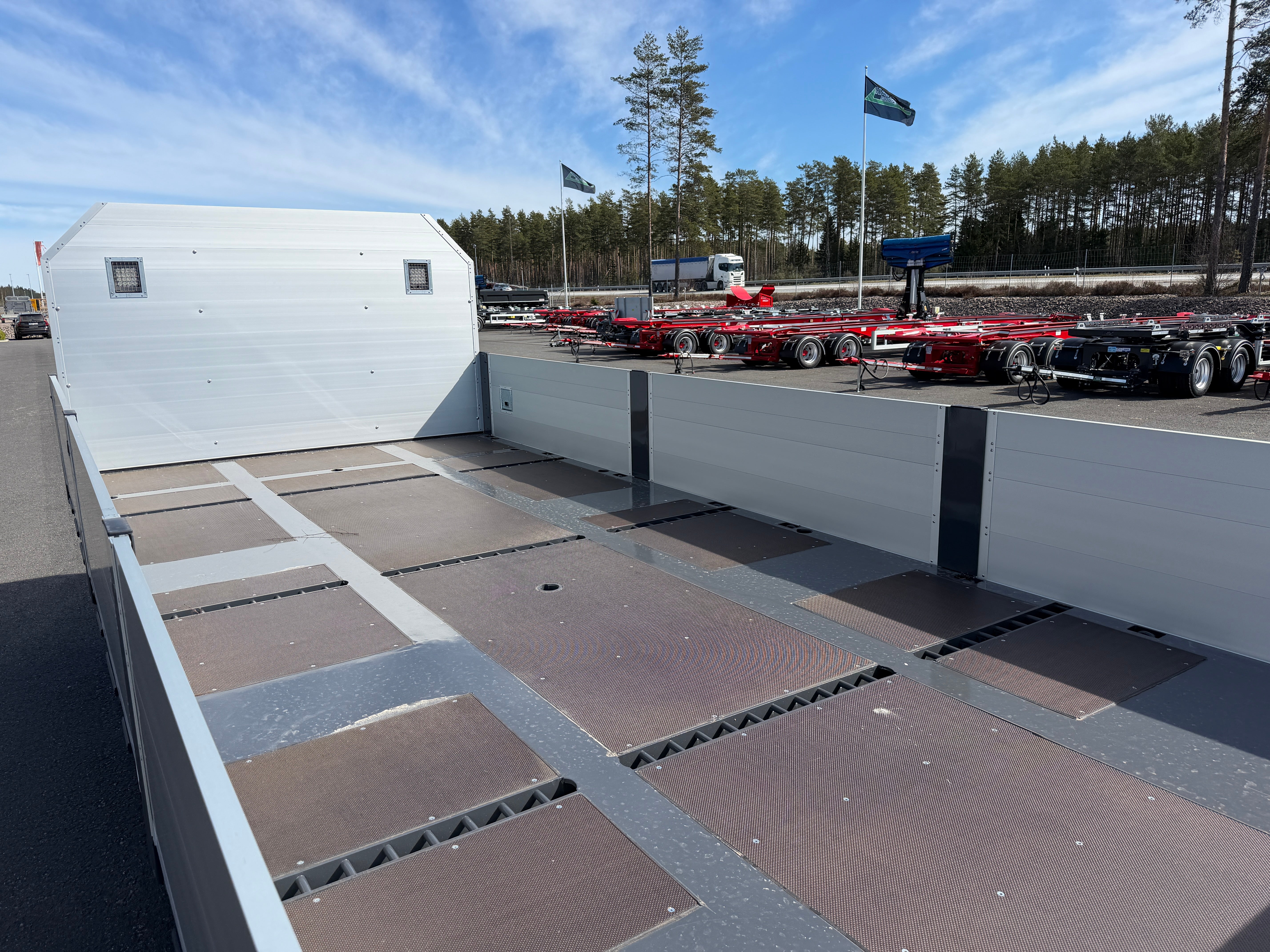 3 axlad 24 tons axlad flakkärra