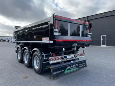 24 tons dumperkärra med dubbelmontage kort stång med dörr bakom.