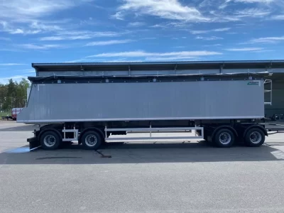 38 tons aluminium vagn 45m3 i utomhusmiljö.
