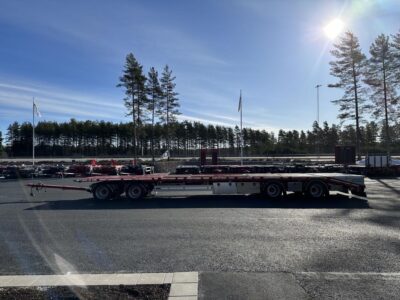 Kombivagn med solen i bakgrunden.