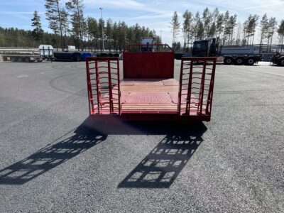 Rött maskinflak bakifrån.