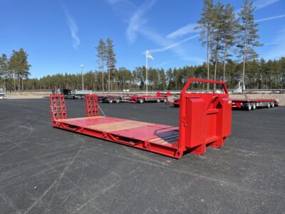 Maskinflak framför större väg.