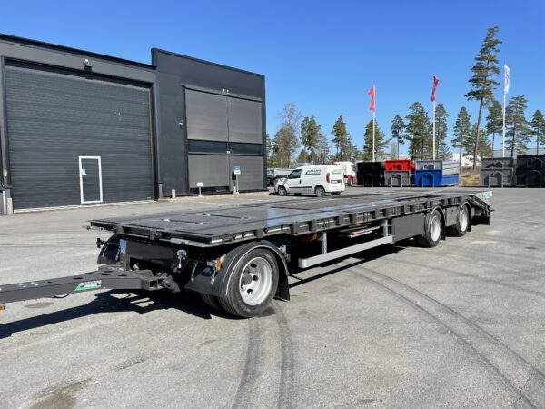 Svart flak med bromsspår framför