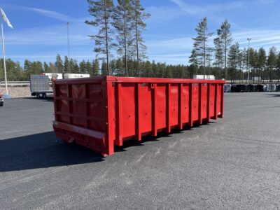 Röd snöcontainer sett från sidan.