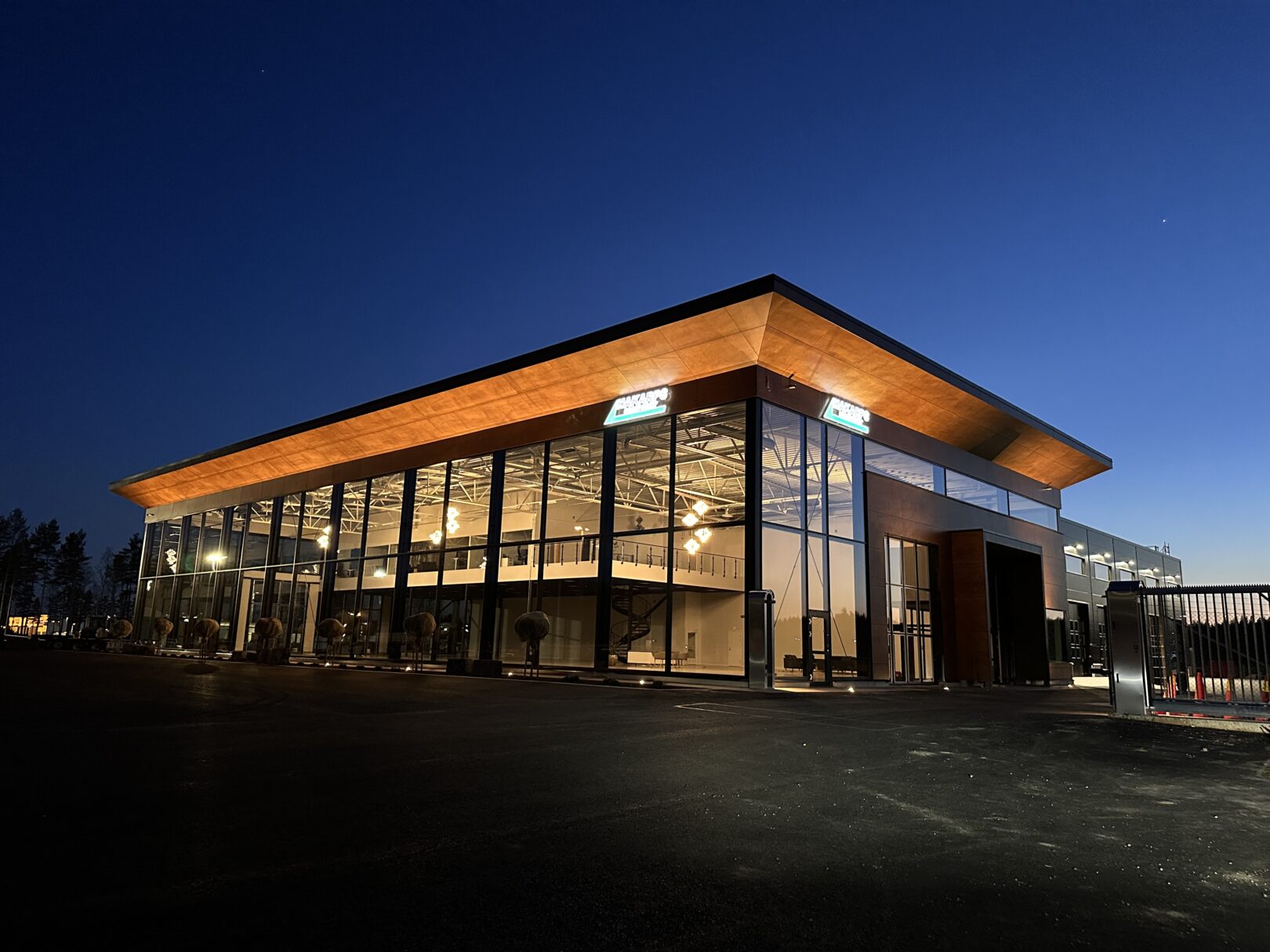 Kontorlokal kvällstid.